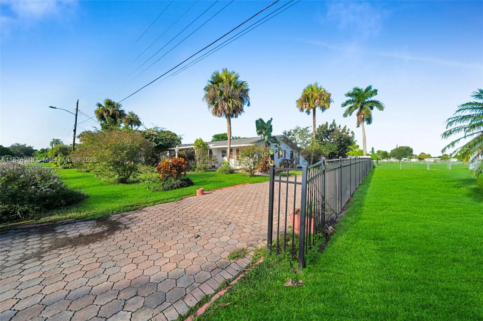23 Lincoln Ave, Lehigh Acres, FL 33936