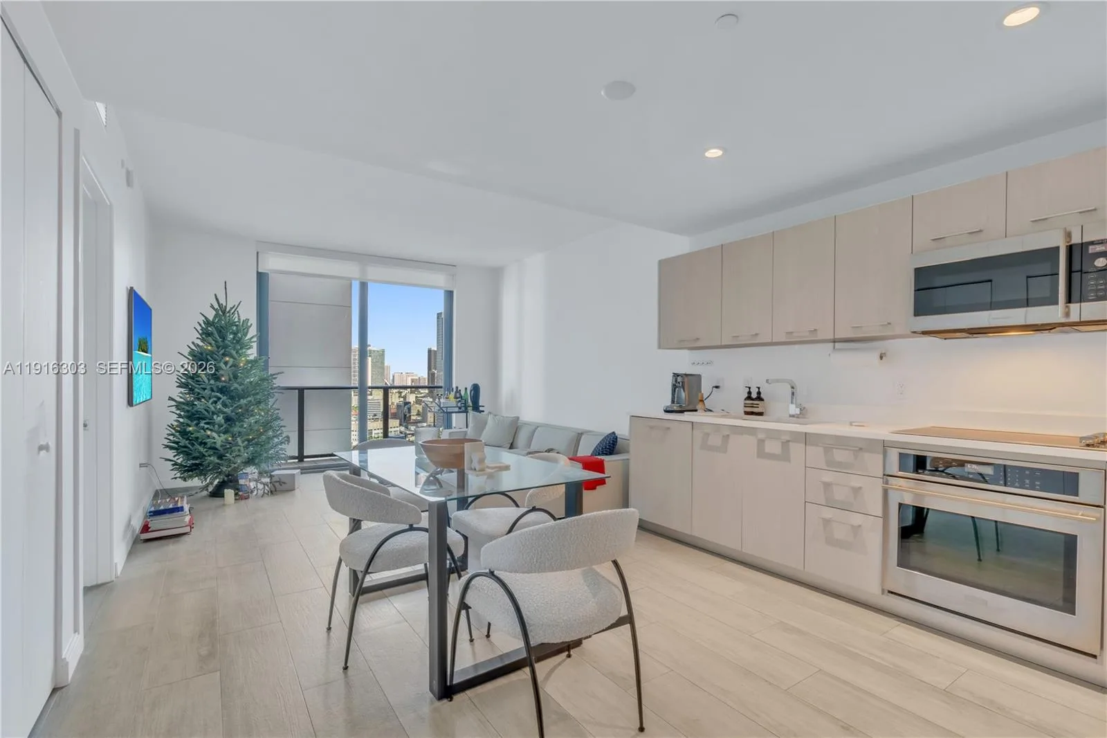 55 SW 9th St # 2610, Miami, FL 33130 photo 2
