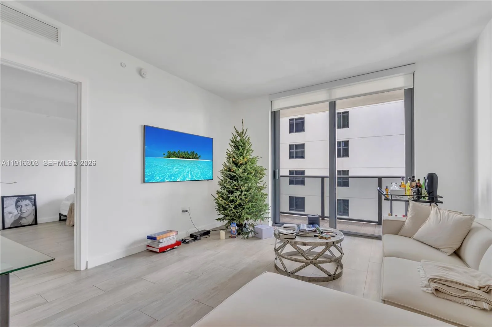 55 SW 9th St # 2610, Miami, FL 33130 photo 4