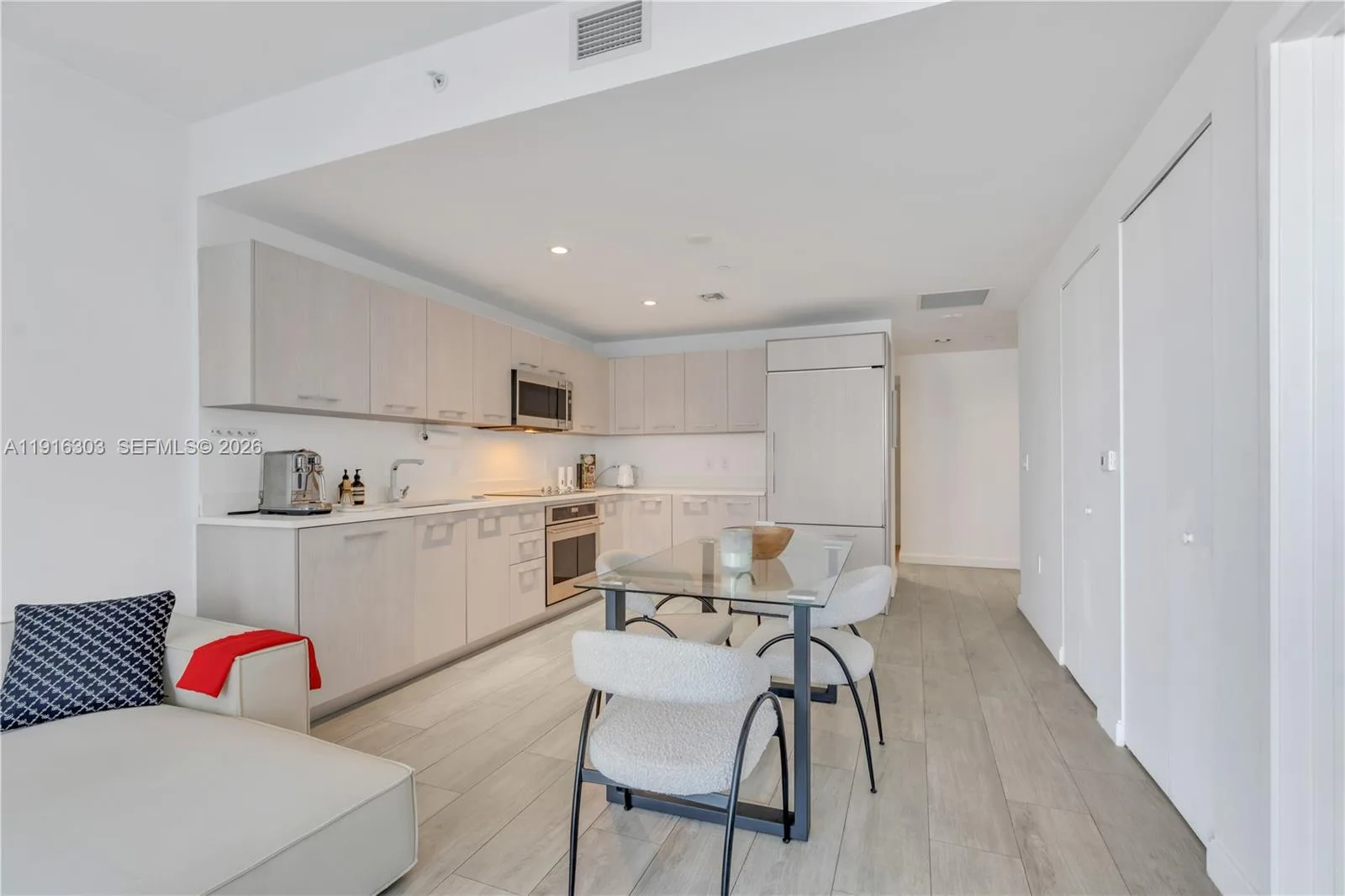 55 SW 9th St # 2610, Miami, FL 33130 photo 5