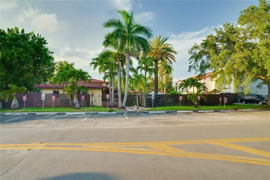 2625 NE 13th Court # 6, Fort Lauderdale, FL 33304 photo 2