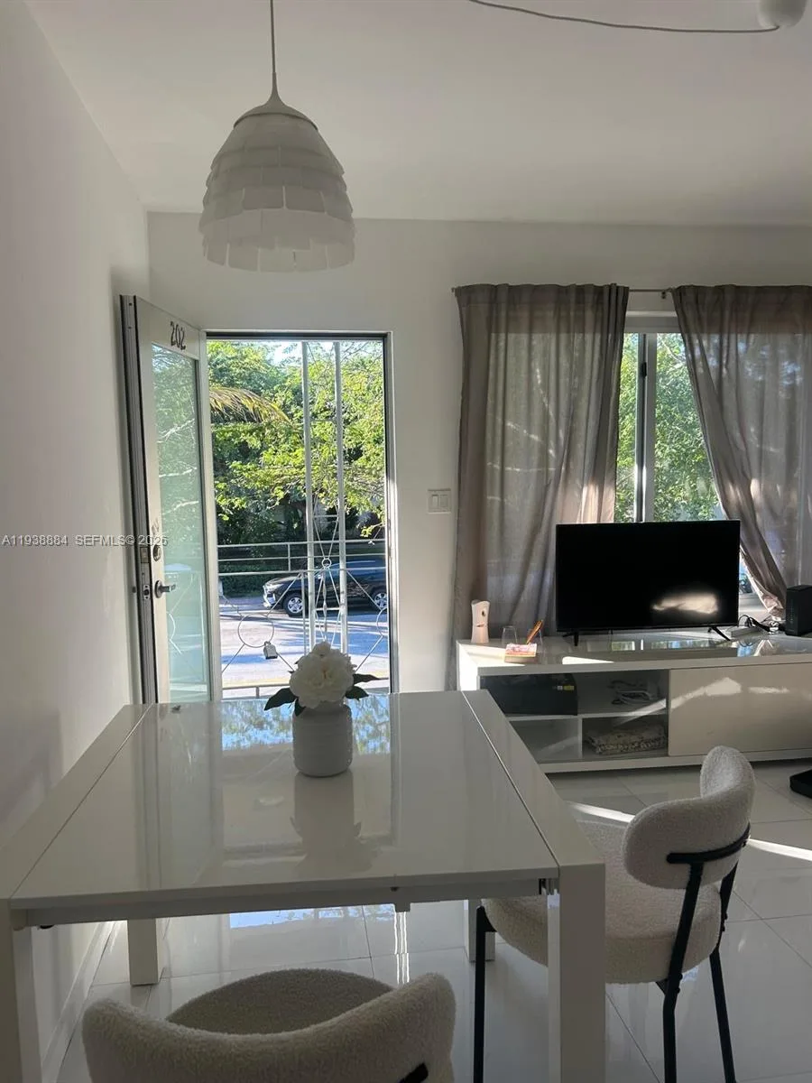 801 15th St # 202, Miami Beach, FL 33139 photo 2