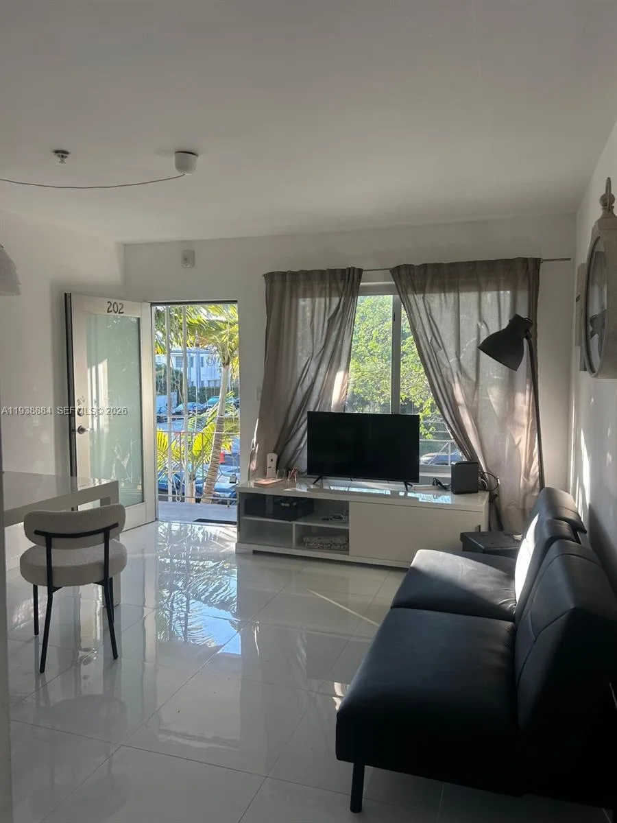 801 15th St # 202, Miami Beach, FL 33139 photo 4