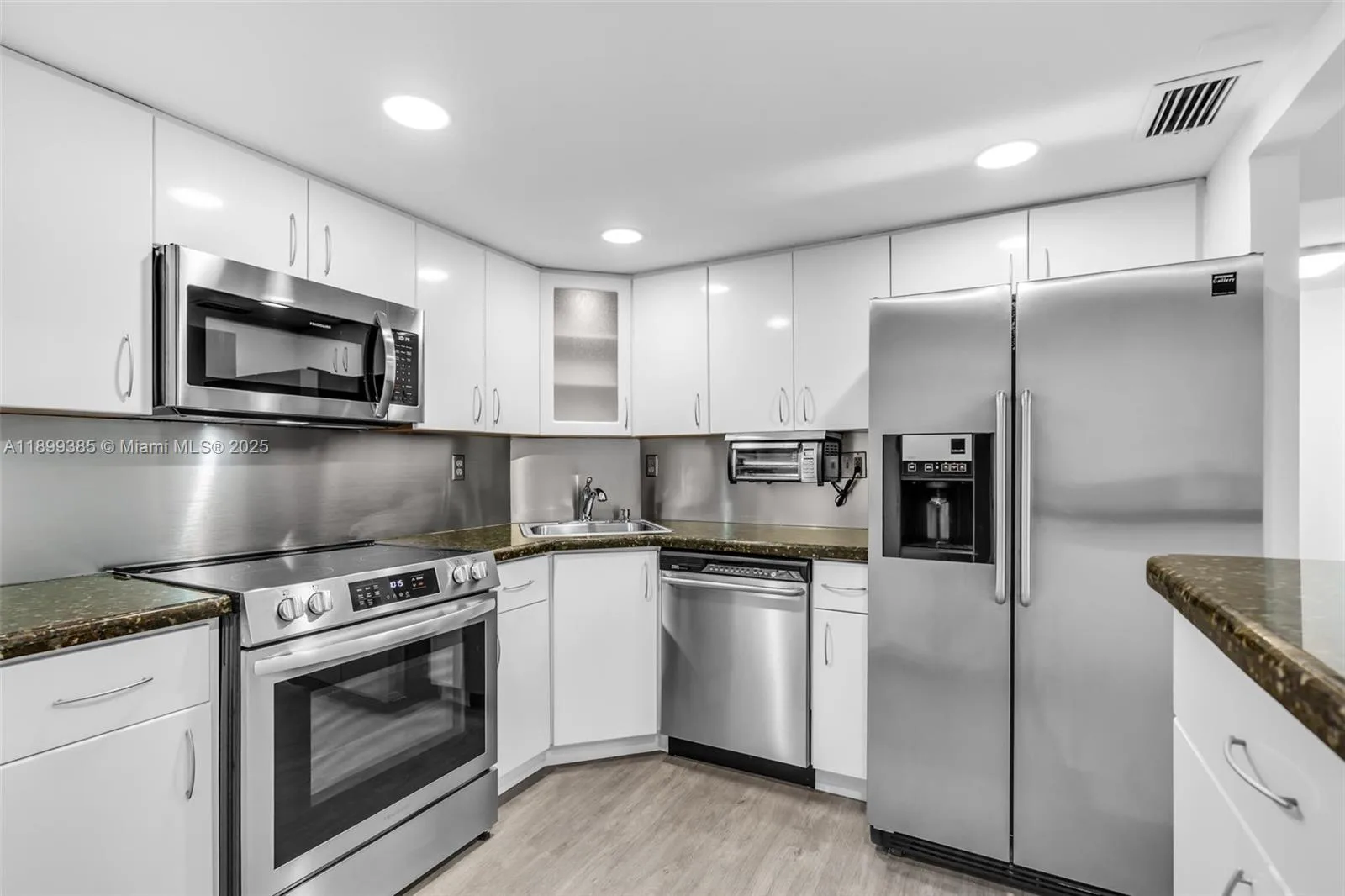 2333 Brickell Ave # PH208, Miami, FL 33129 photo 11