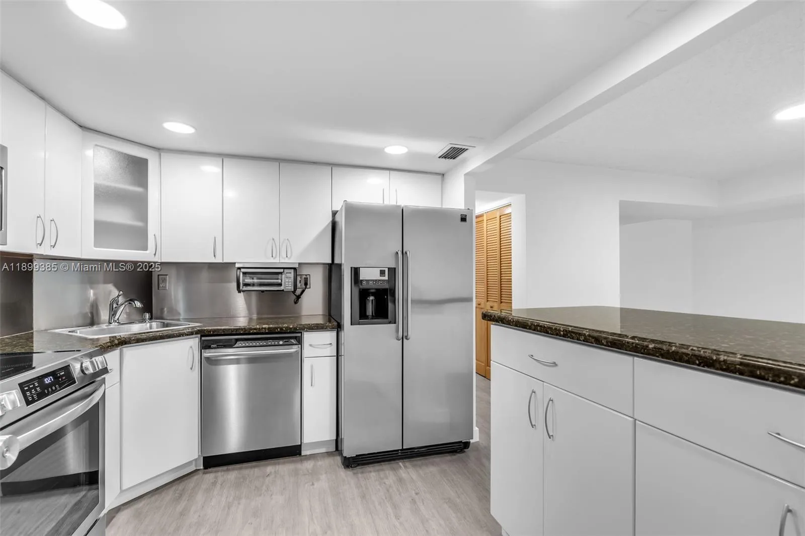 2333 Brickell Ave # PH208, Miami, FL 33129 photo 12