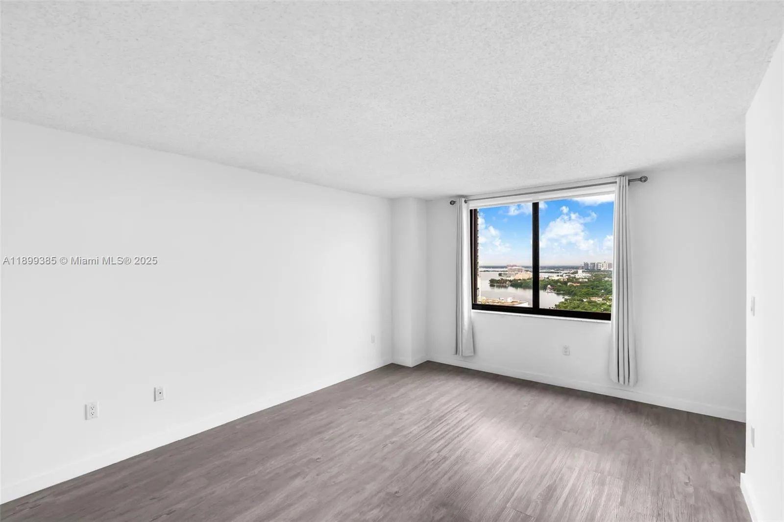 2333 Brickell Ave # PH208, Miami, FL 33129 photo 5