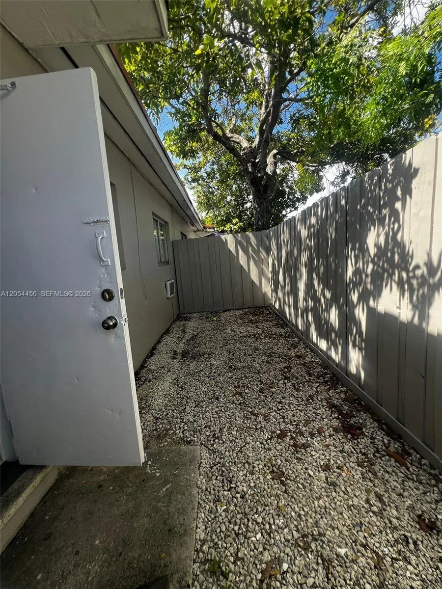 2090 NW 31th St # 4, Miami, FL 33142 — zdjęcie 4
