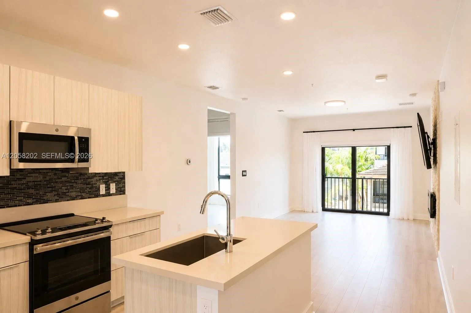 4740 NW 84th Ct # 38, Doral, FL 33166 photo 2