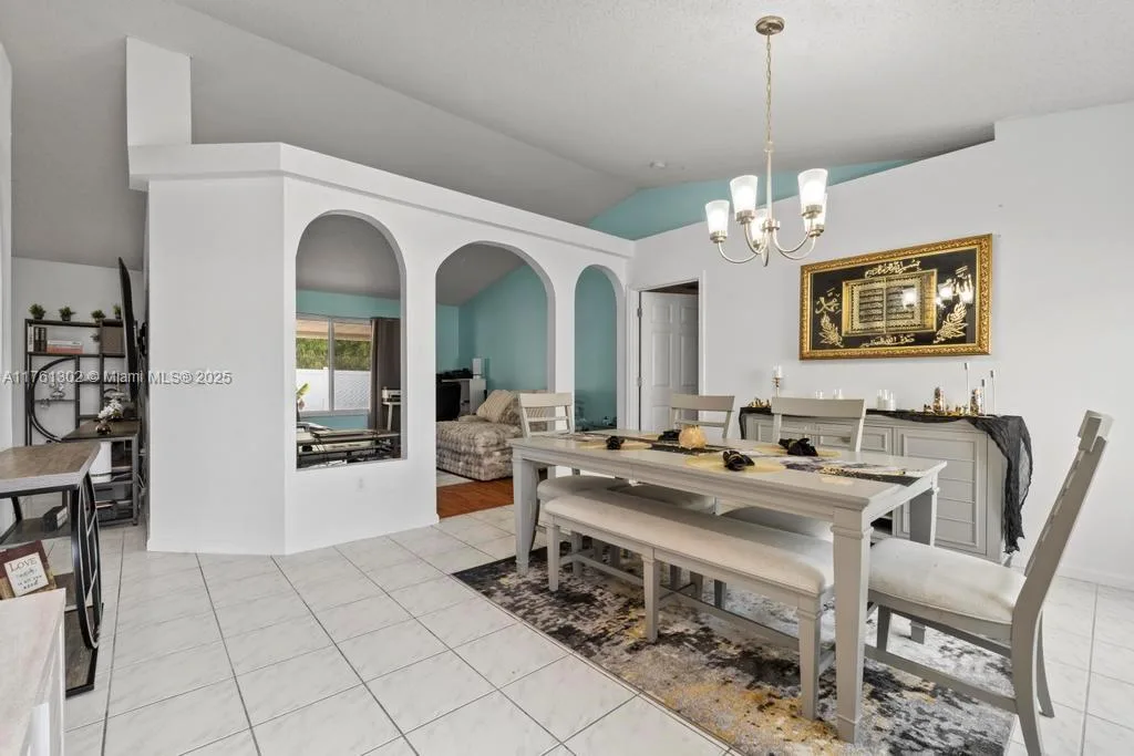 155 Kings Way, Royal Palm Beach, FL 33411 photo 10