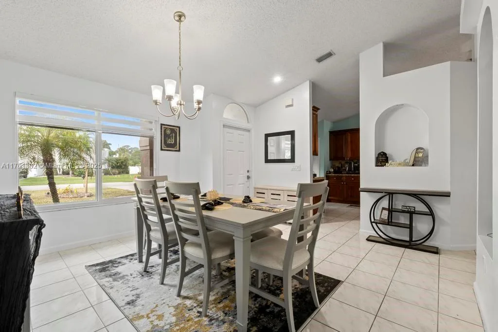 155 Kings Way, Royal Palm Beach, FL 33411 photo 12