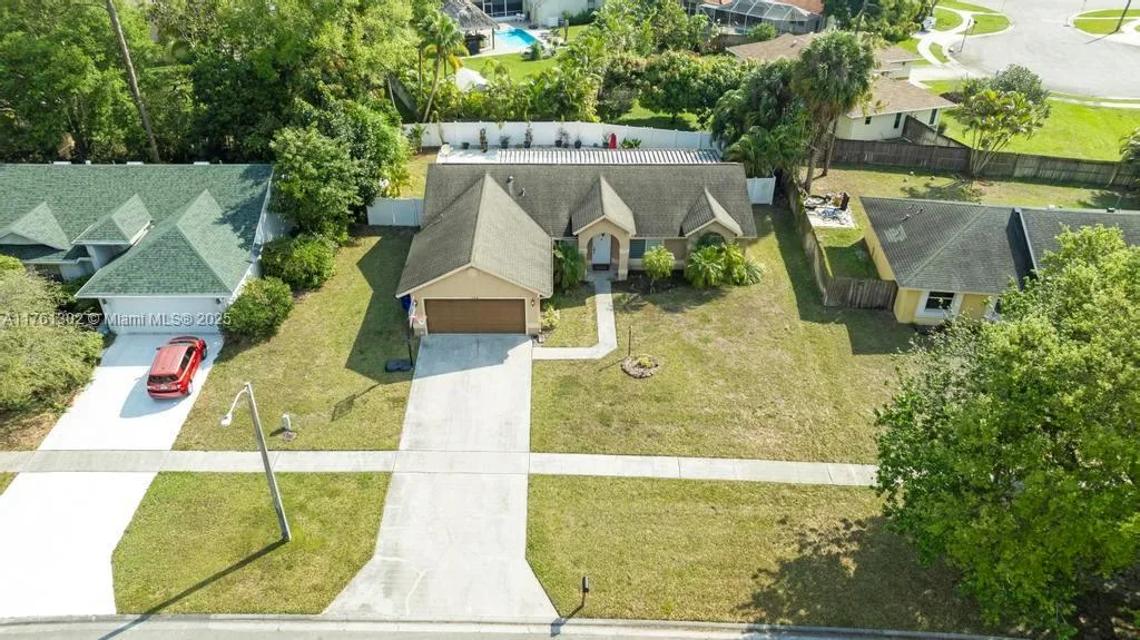 155 Kings Way, Royal Palm Beach, FL 33411 photo 9