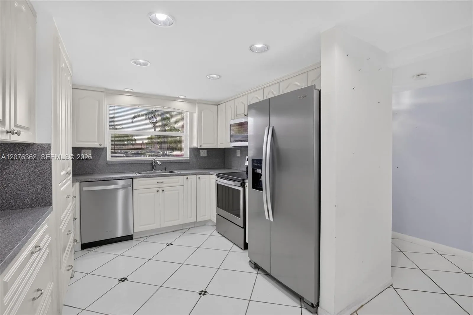 9721 Sunrise Lakes Blvd # 102, Sunrise, FL 33322 photo 2