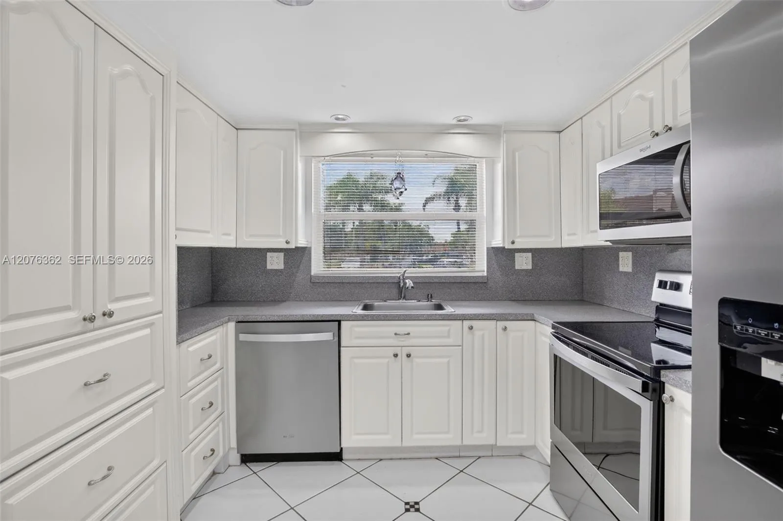 9721 Sunrise Lakes Blvd # 102, Sunrise, FL 33322 photo 3