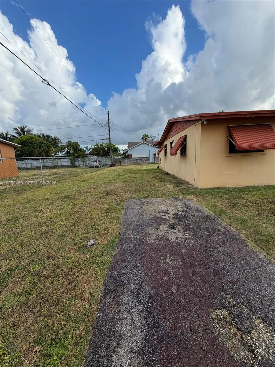 10701 SW 149th St, Miami, FL 33176 photo 2
