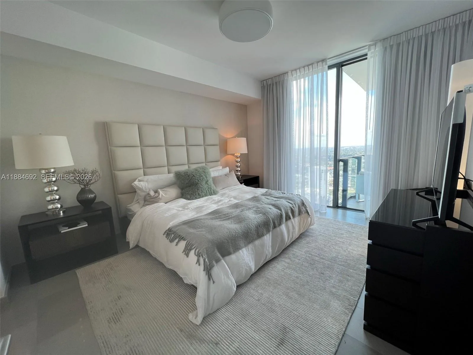 88 SW 7 # 3506, Miami, FL 33131