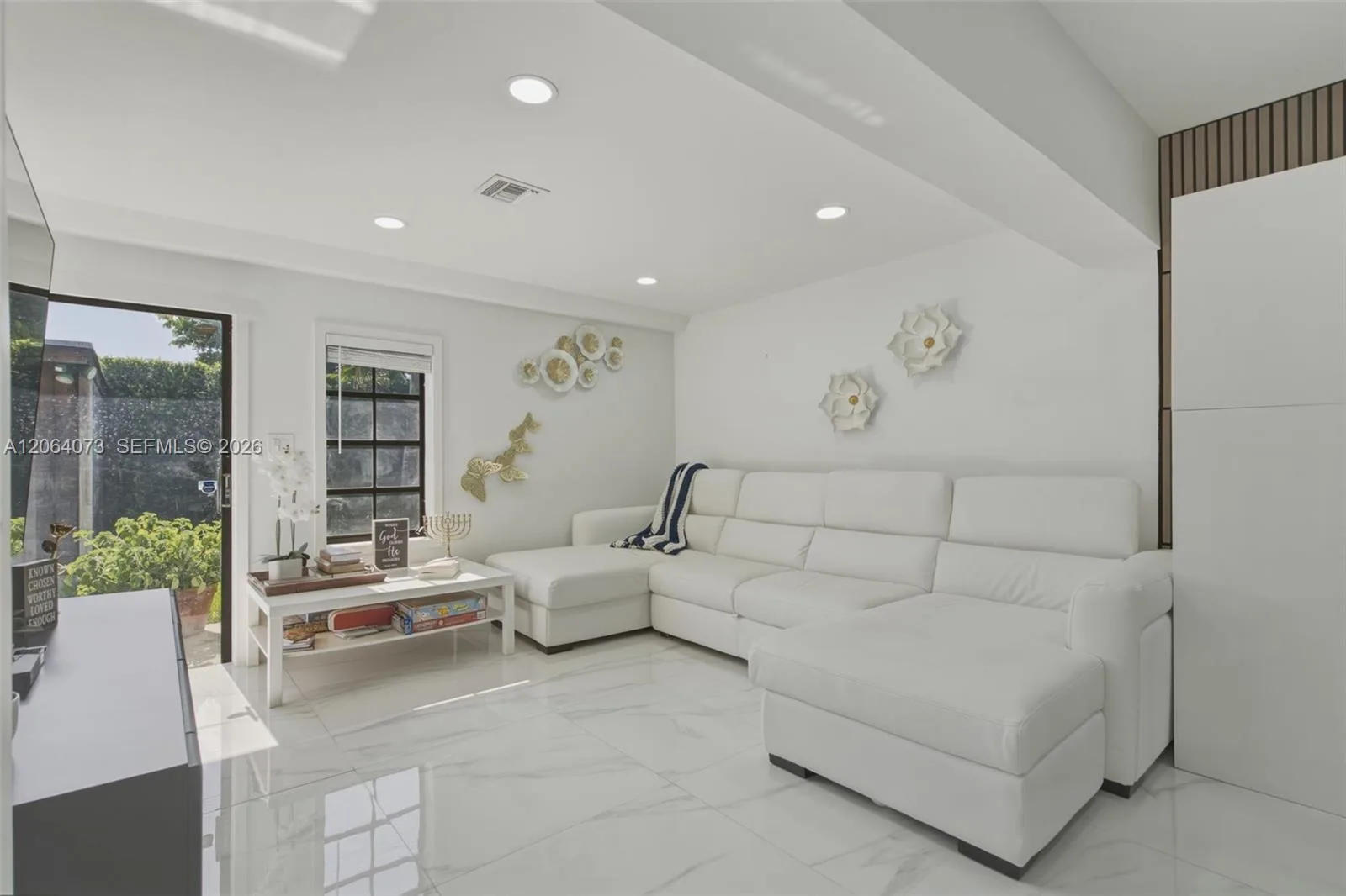 11621 NW 58th Pl, Hialeah, FL 33012 photo 6