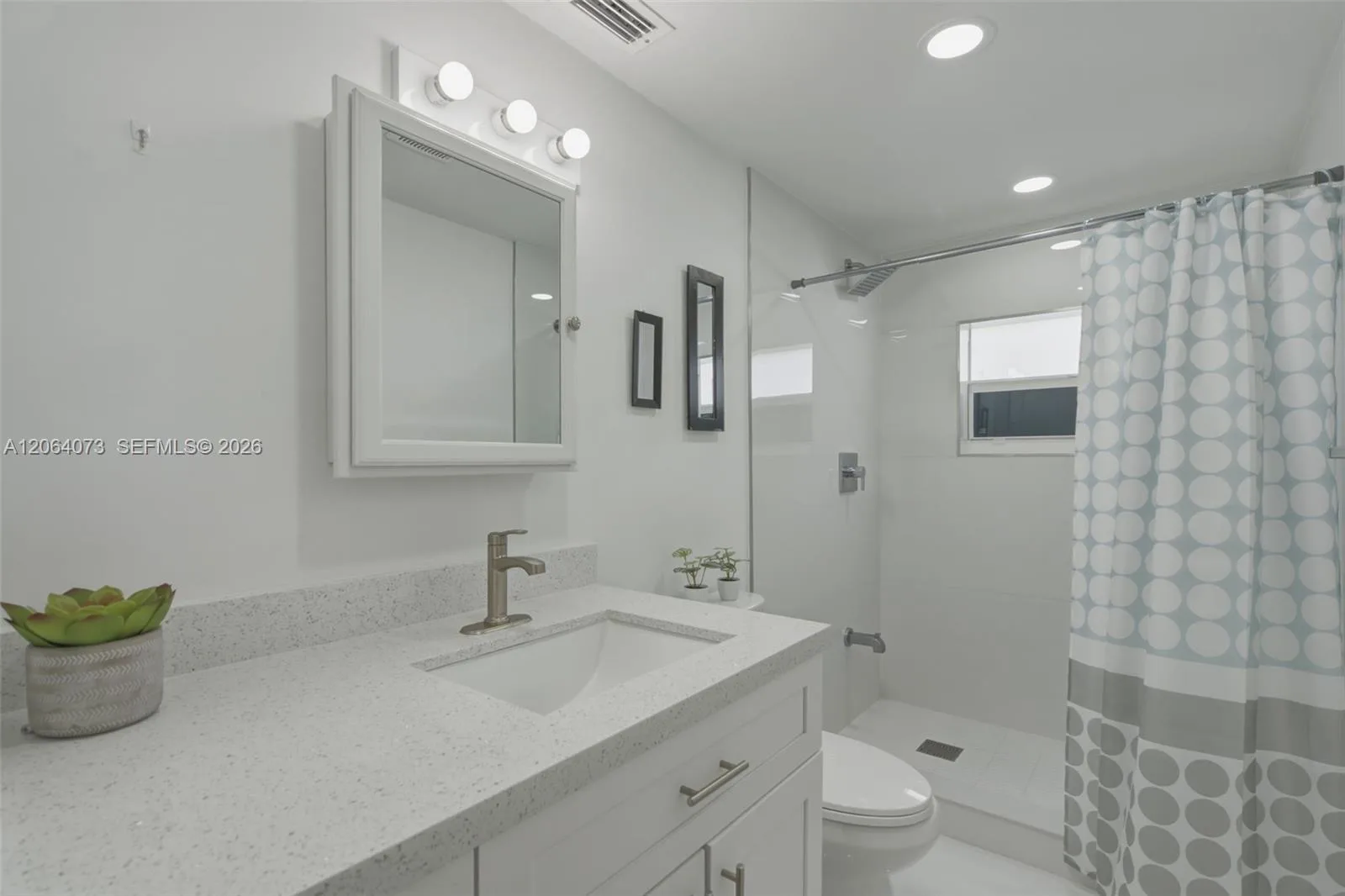 11621 NW 58th Pl, Hialeah, FL 33012 photo 9