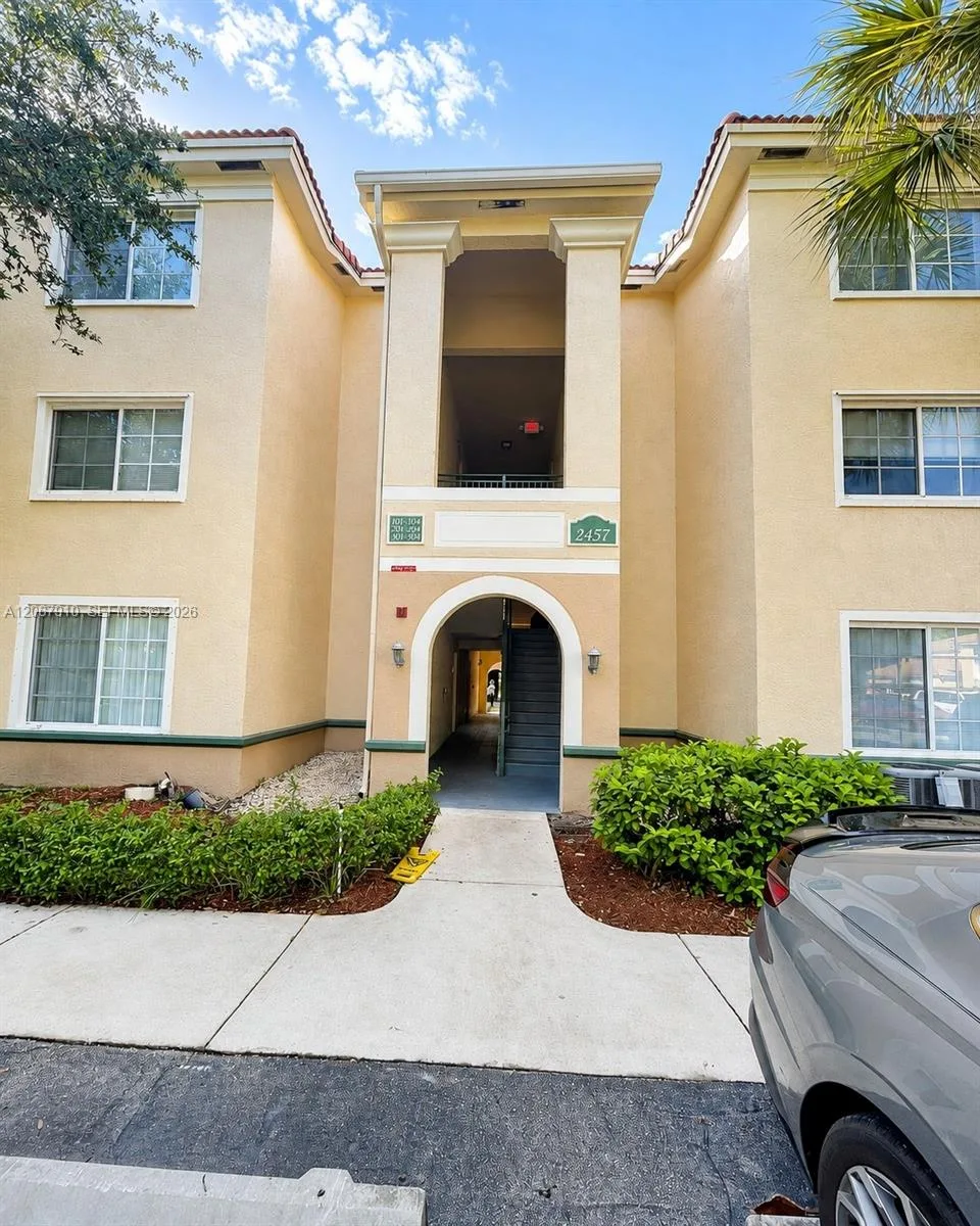 2457 Centergate Dr # 203, Miramar, FL 33025