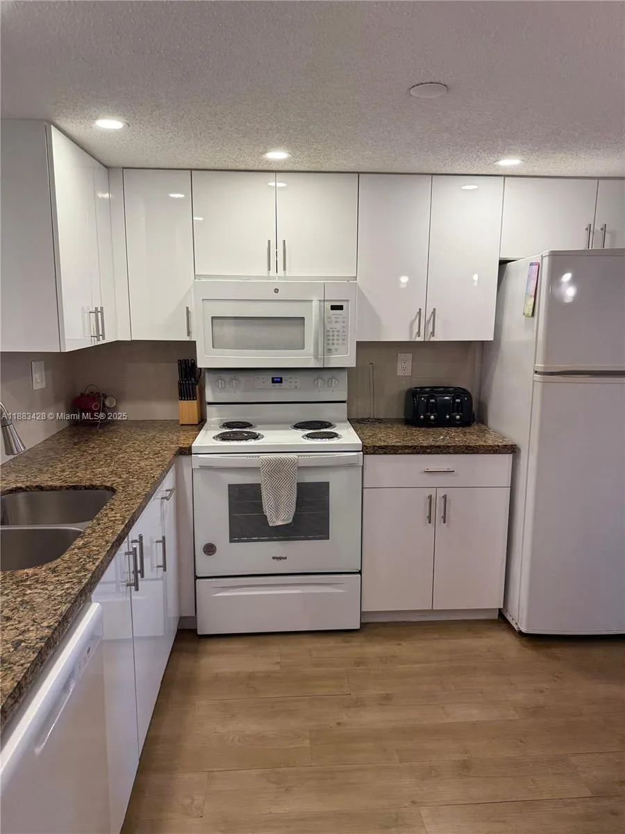 17801 N Bay Rd # 505, Sunny Isles Beach, FL 33160 photo 2