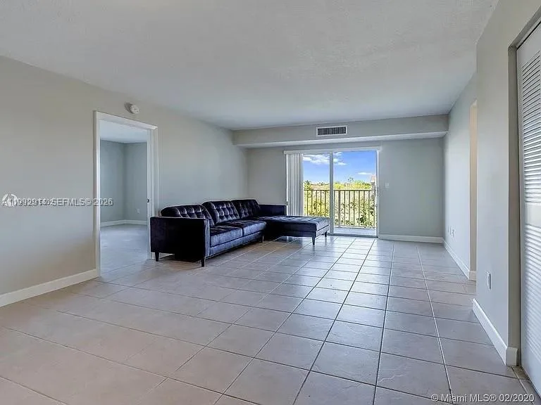 8240 SW 210th St # 319, Cutler Bay, FL 33189 photo 4