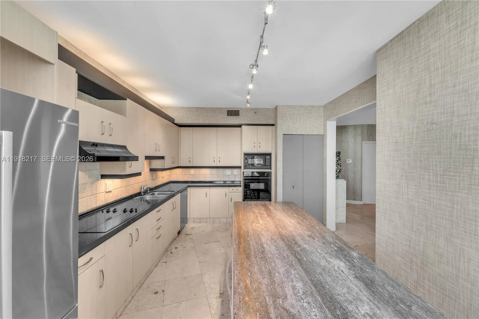 300 S Pointe Dr # 906, Miami Beach, FL 33139 photo 10