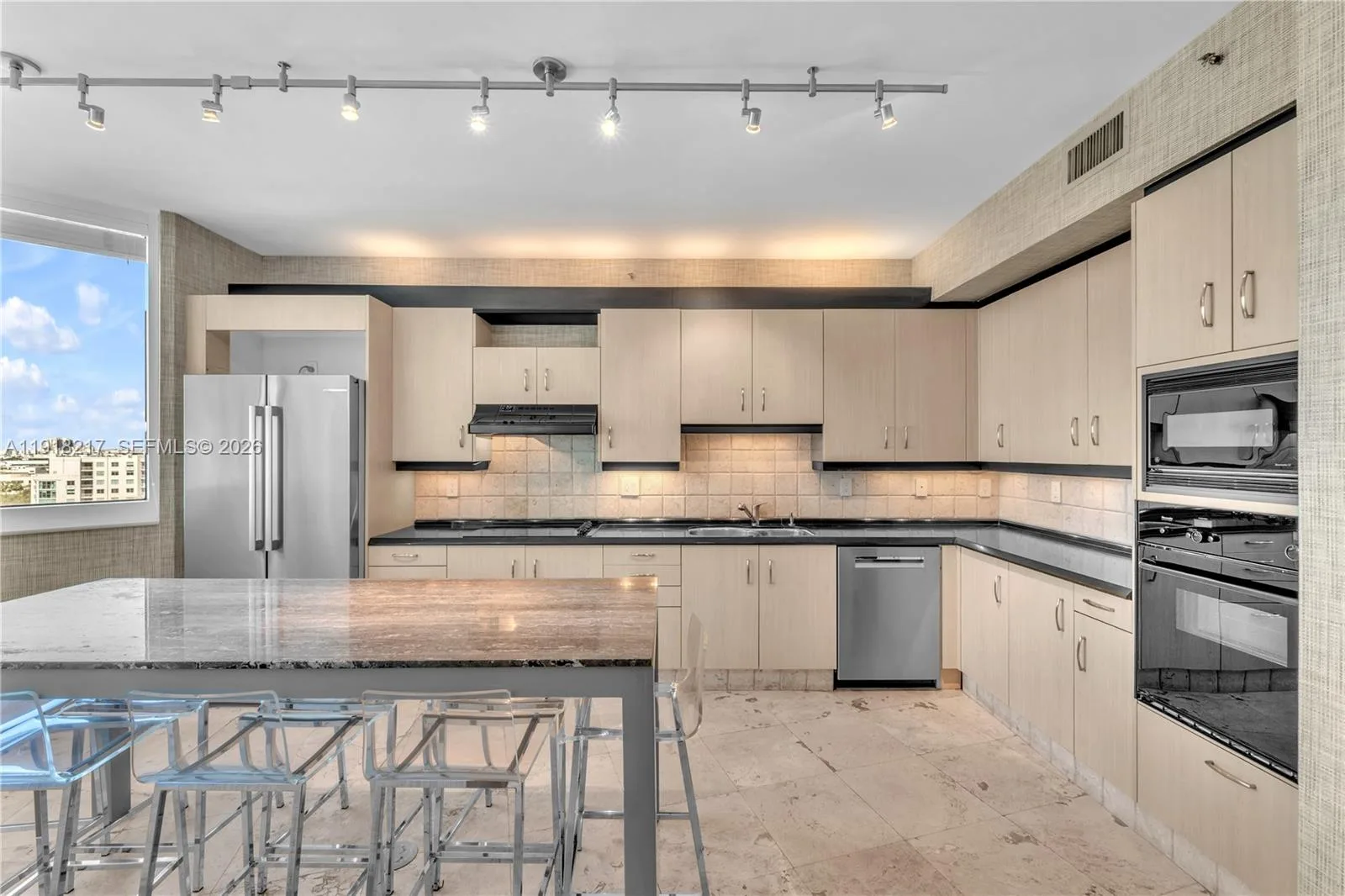300 S Pointe Dr # 906, Miami Beach, FL 33139 photo 6