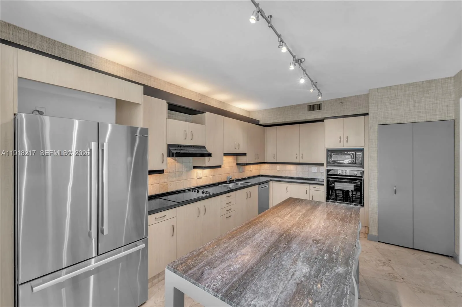 300 S Pointe Dr # 906, Miami Beach, FL 33139 photo 9