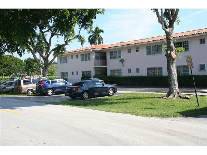 1431 S 14th Ave # 207, Hollywood, FL 33020 photo 2