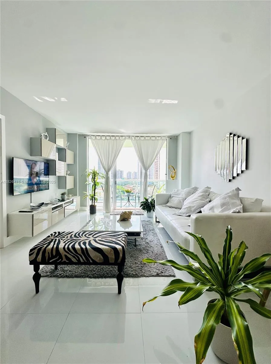 19390 Collins Ave # 911, Sunny Isles Beach, FL 33160