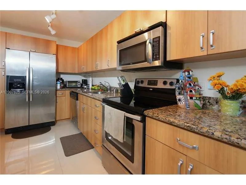 7501 E Treasure Dr # 8C, North Bay Village, FL 33141 photo 8