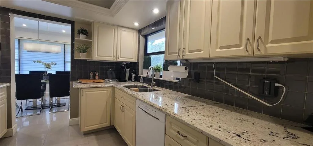6010 S Falls Cir Drive # 423, Lauderhill, FL 33319 photo 12