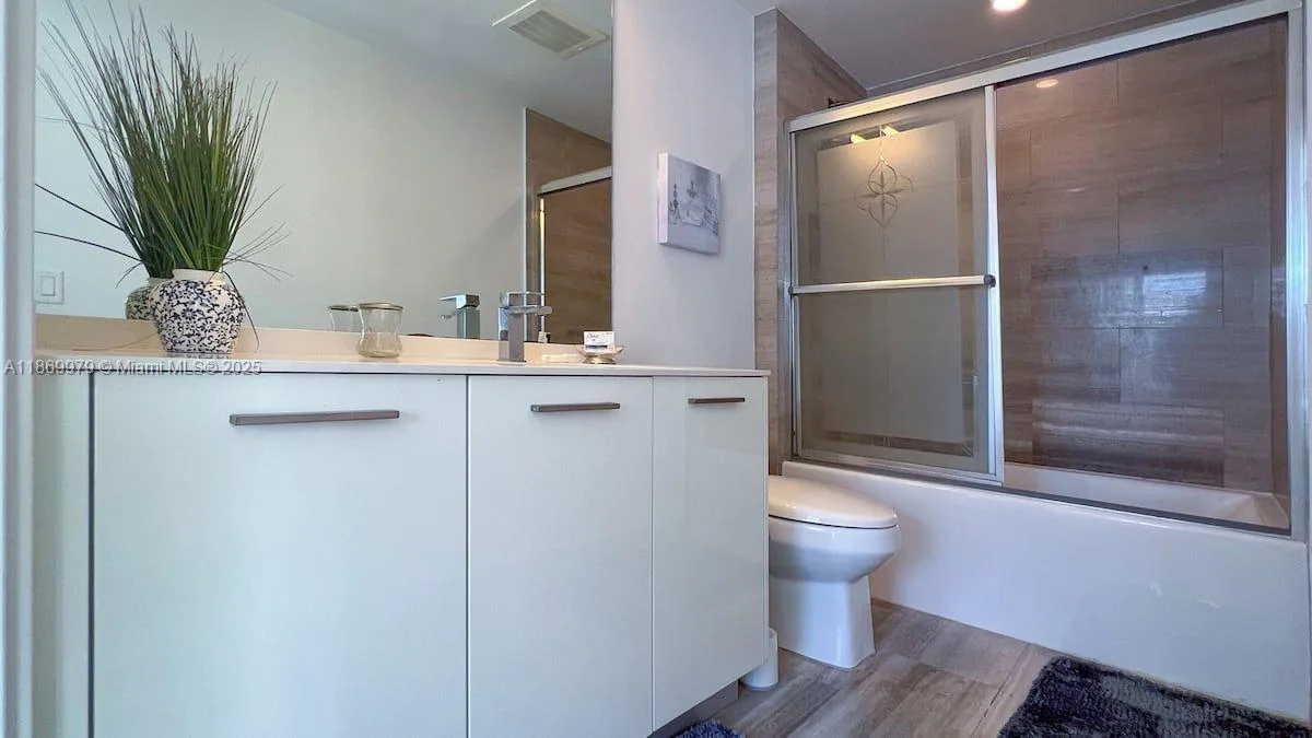 1300 Brickell Bay Dr # 3007, Miami, FL 33131 photo 10