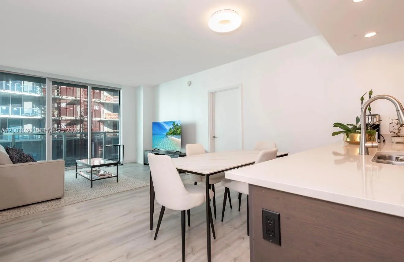 55 SE 6th St # 3403, Miami, FL 33131 photo 3