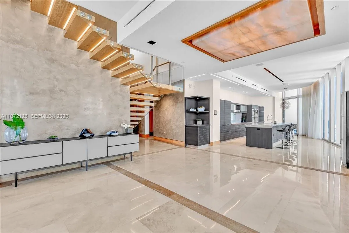200 Biscayne Boulevard Way # PH 5401, Miami, FL 33131