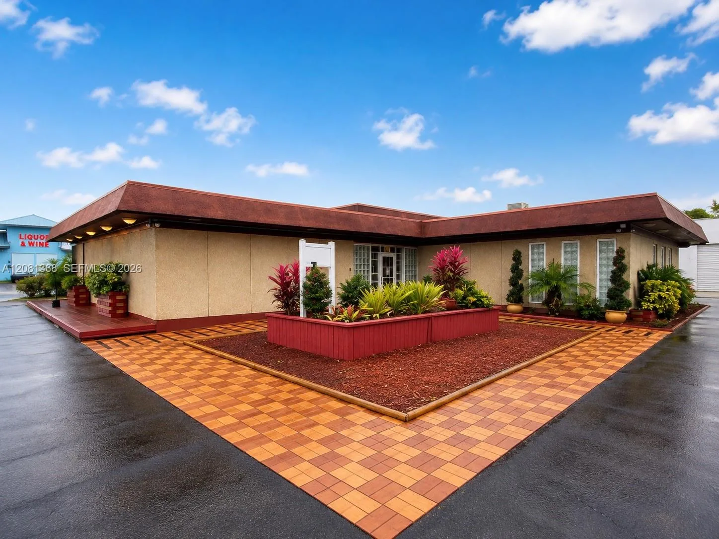 5900 Johnson St, Hollywood, FL 33021
