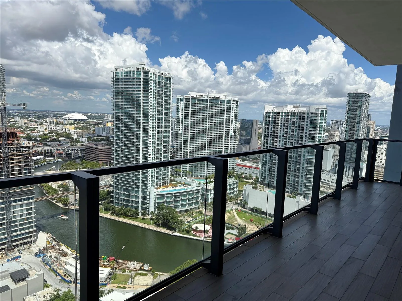 68 SE 6th St # 3204, Miami, FL 33131