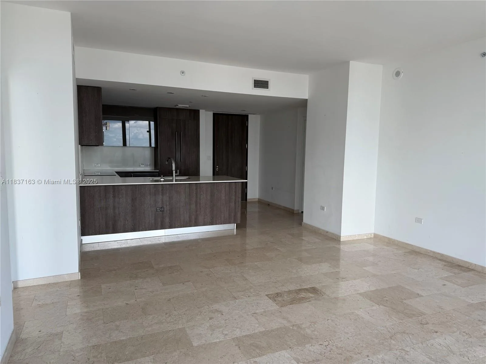 68 SE 6th St # 3204, Miami, FL 33131 photo 3