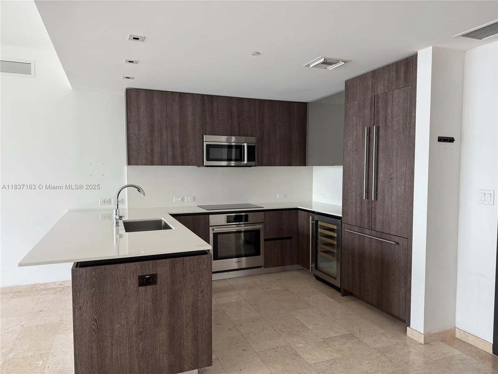 68 SE 6th St # 3204, Miami, FL 33131 photo 4