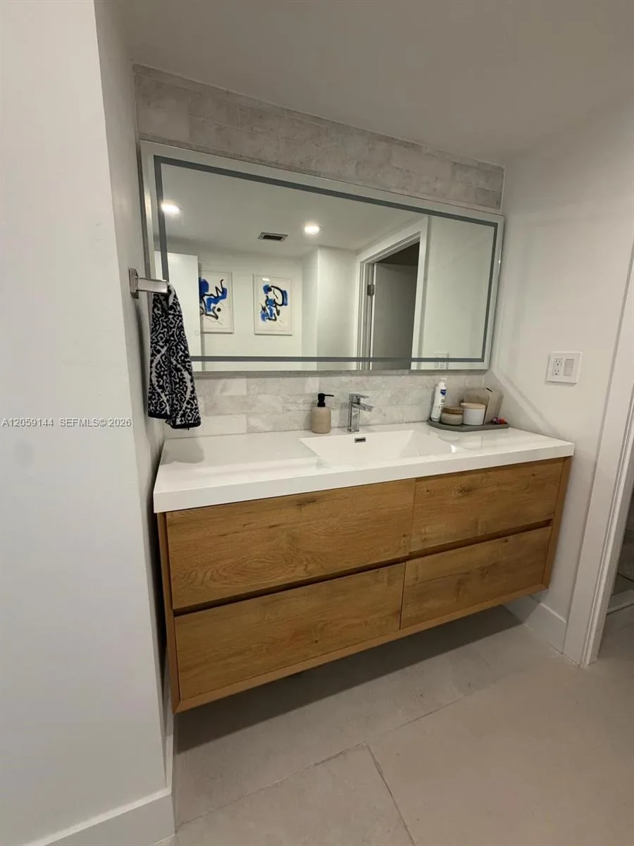2333 Brickell Ave # 2512, Miami, FL 33129 photo 13