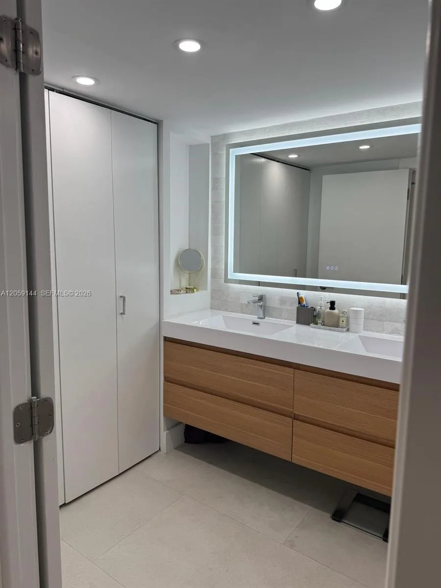 2333 Brickell Ave # 2512, Miami, FL 33129 photo 9