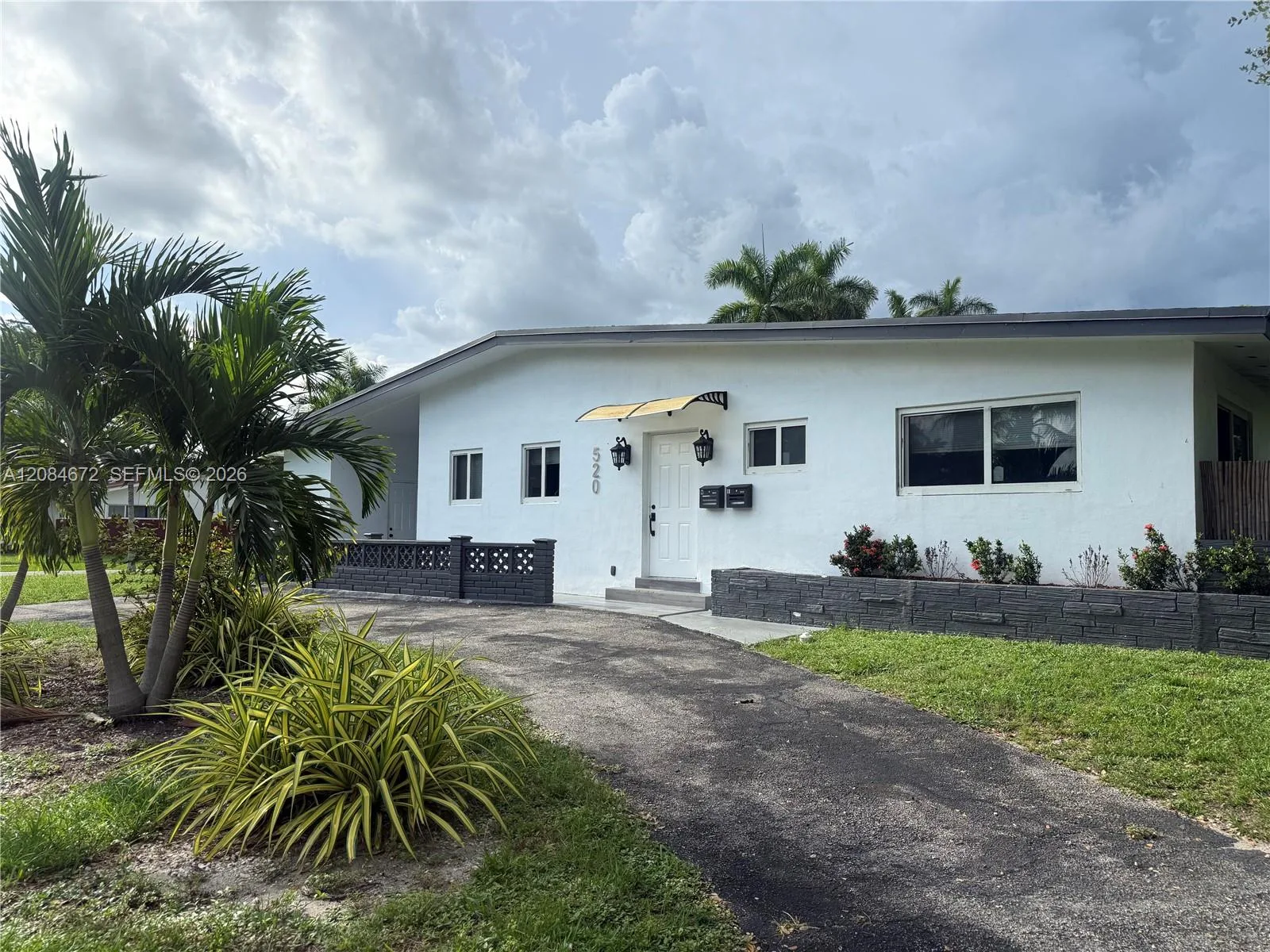 520 SW 5th St, Hallandale Beach, FL 33009