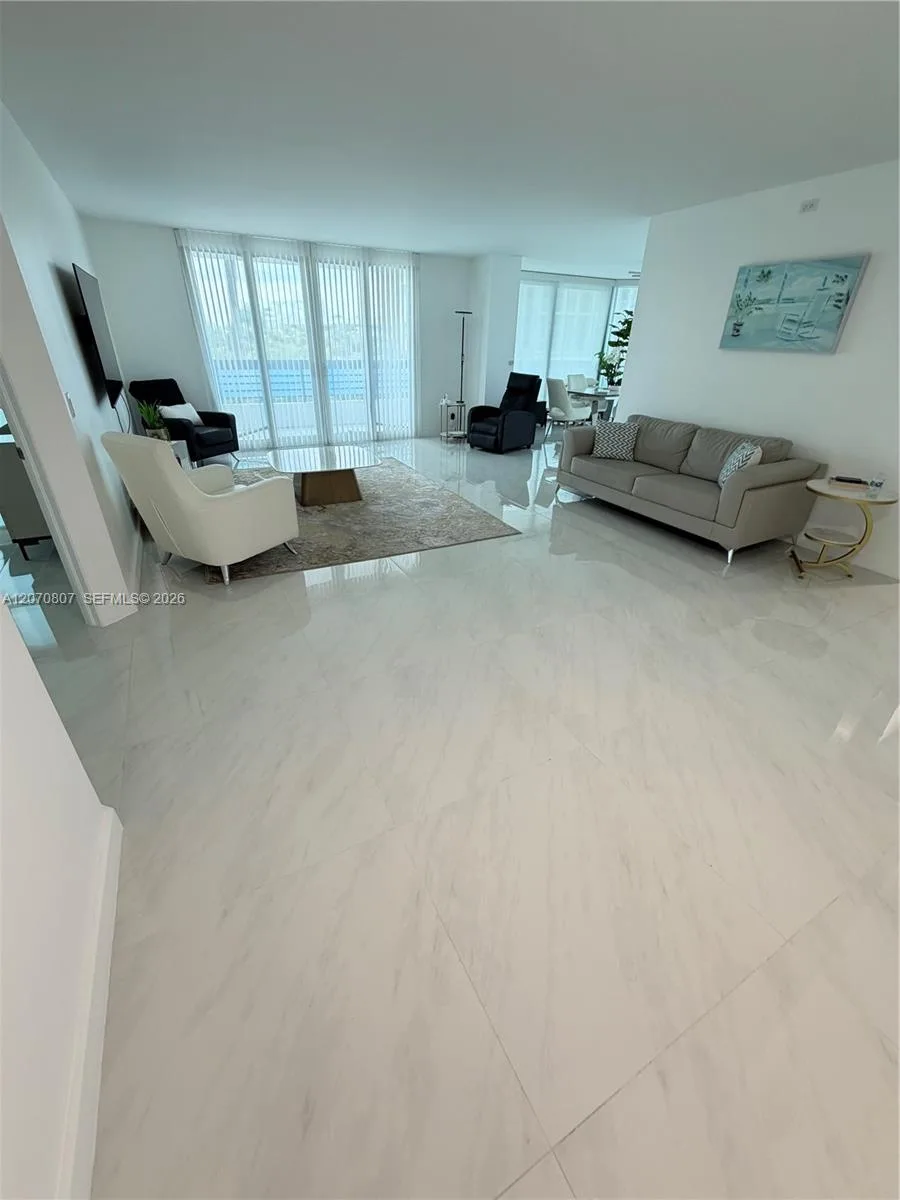 3500 Mystic Pointe Dr # 405, Aventura, FL 33180