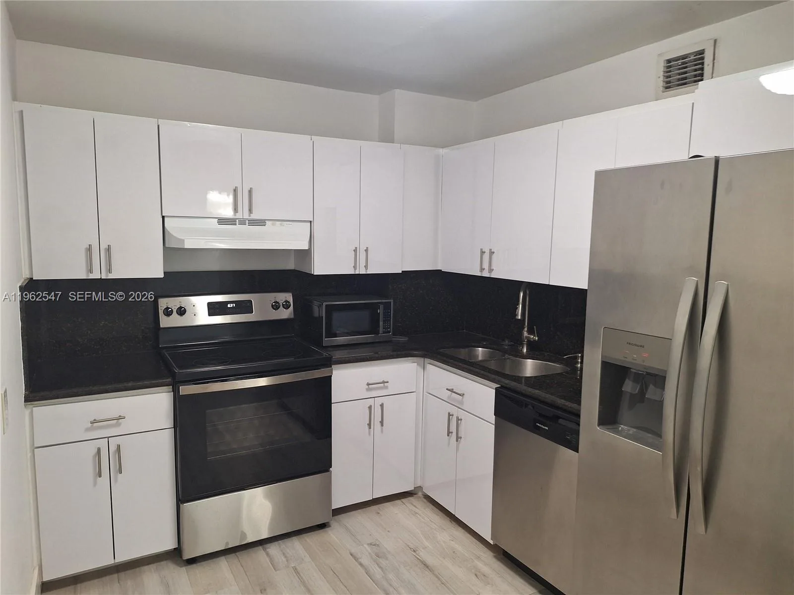 100 Bayview Dr # 2028, Sunny Isles Beach, FL 33160 photo 10