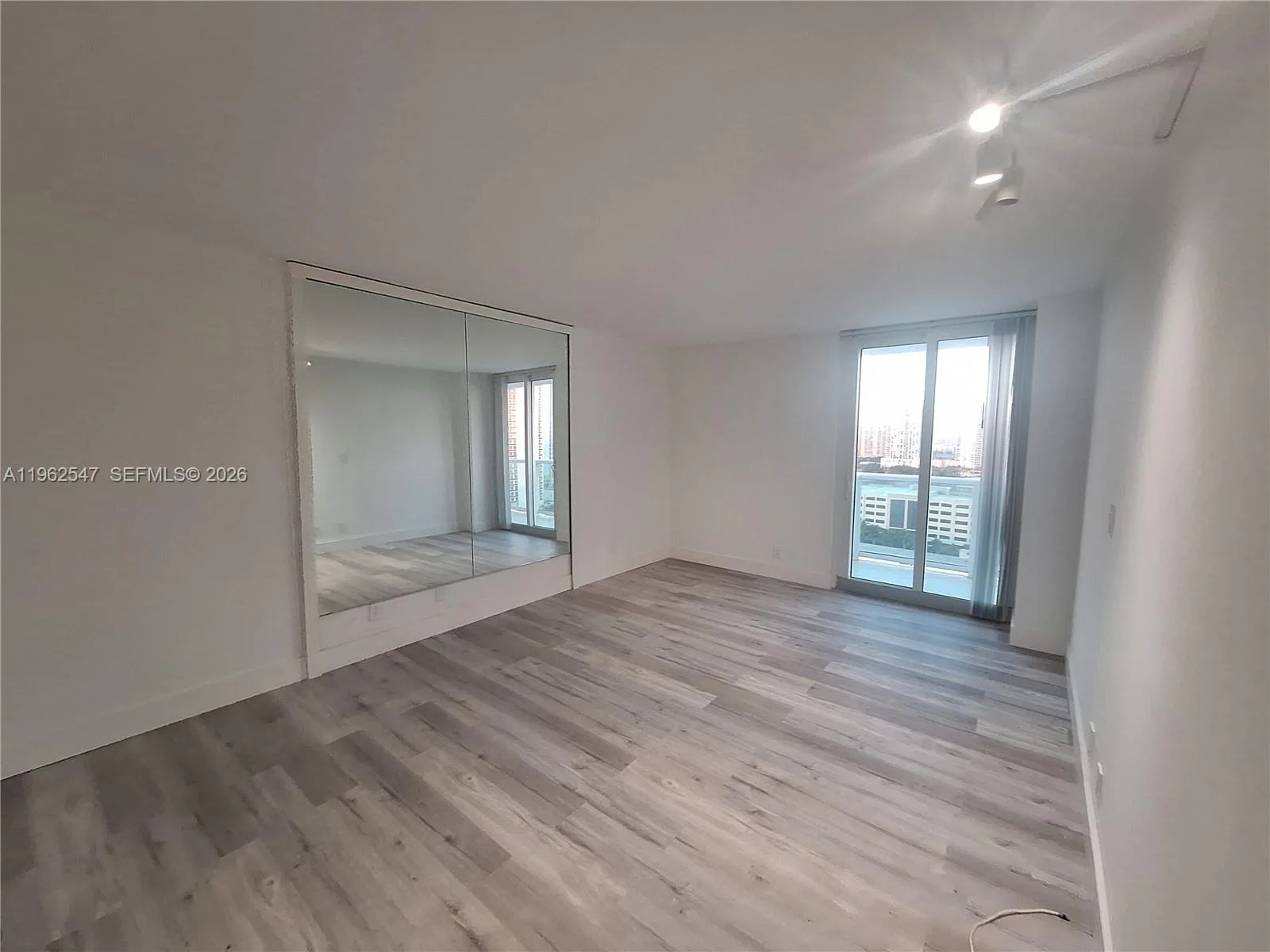 100 Bayview Dr # 2028, Sunny Isles Beach, FL 33160 photo 12