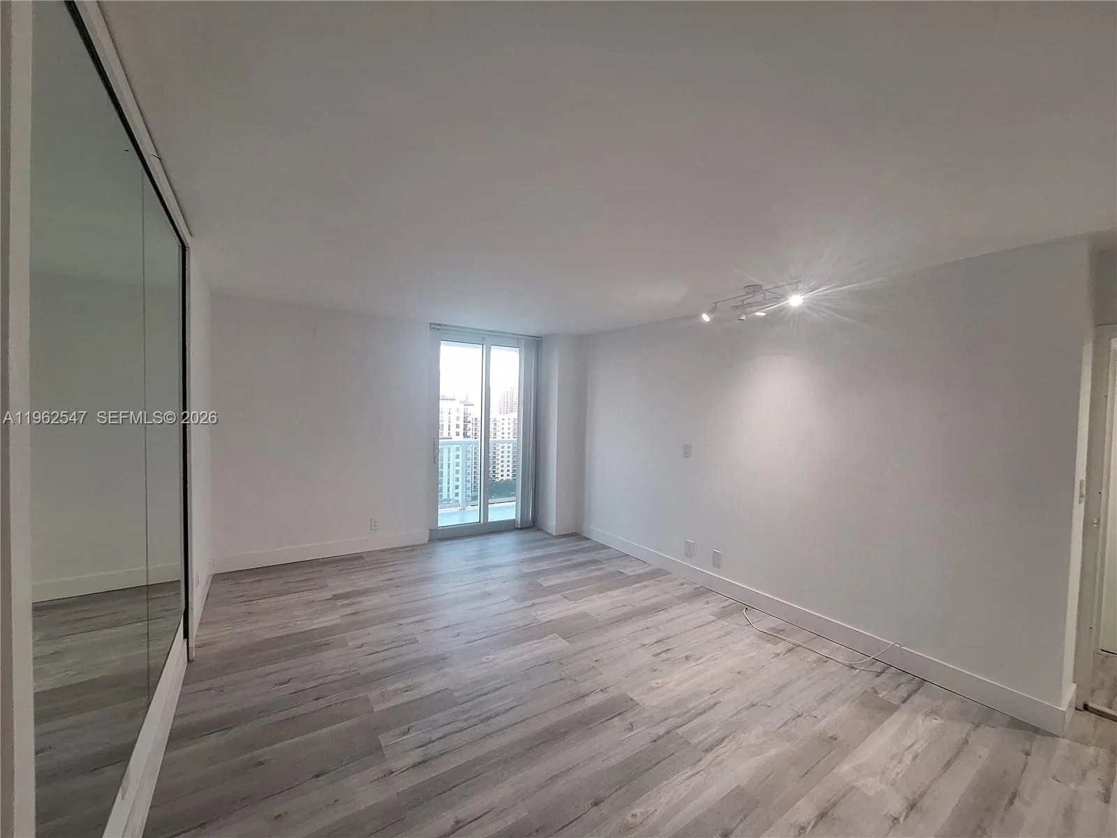 100 Bayview Dr # 2028, Sunny Isles Beach, FL 33160 photo 13