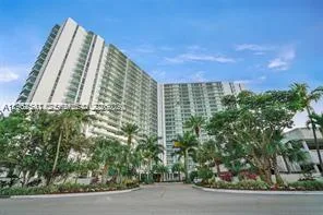 100 Bayview Dr # 2028, Sunny Isles Beach, FL 33160 photo 2