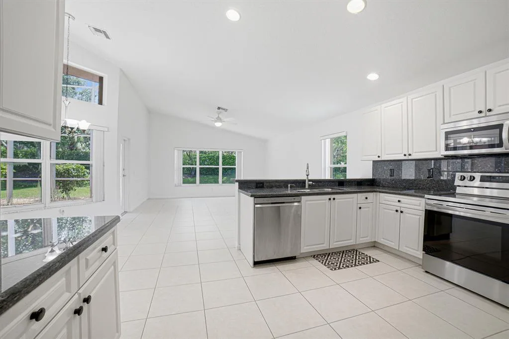 7639 Tarpon Cove Circle, Lake Worth, FL 33467 photo 6