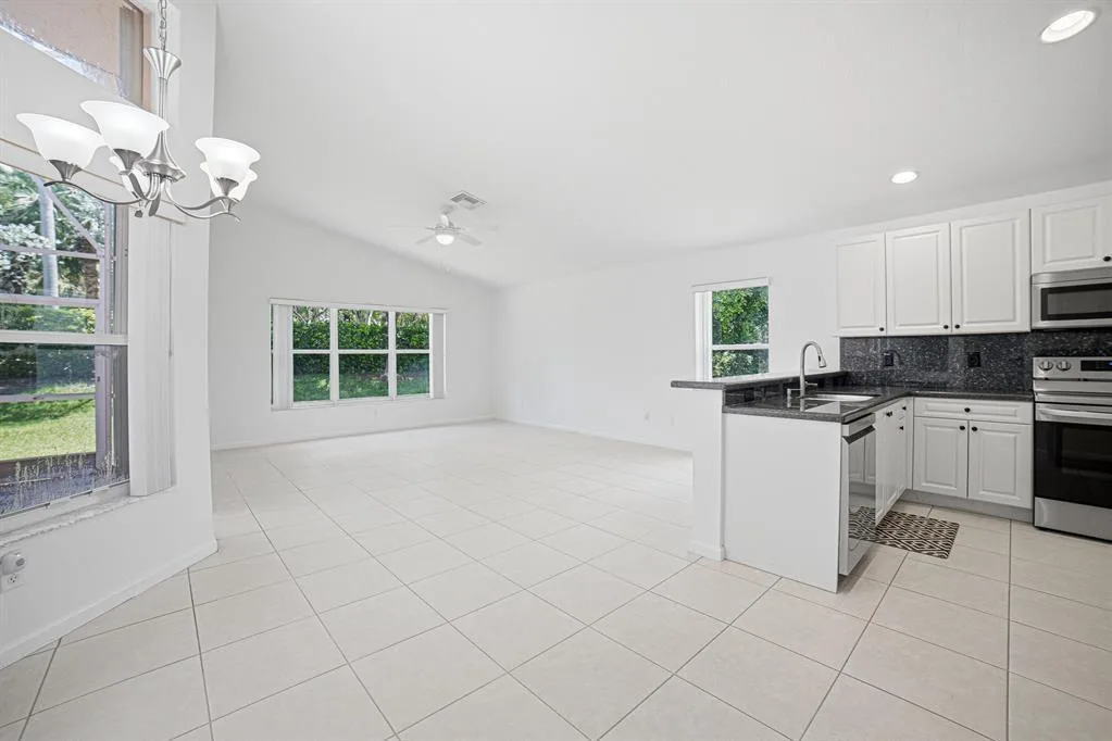 7639 Tarpon Cove Circle, Lake Worth, FL 33467 photo 8
