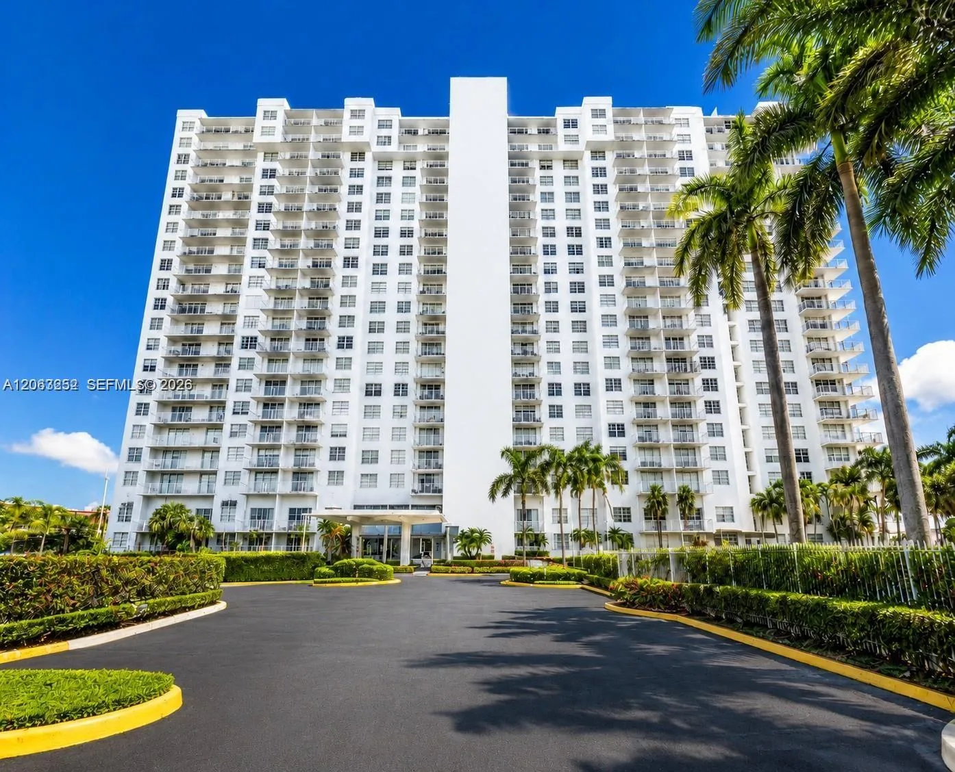 2801 NE 183rd St # 508W, Aventura, FL 33160