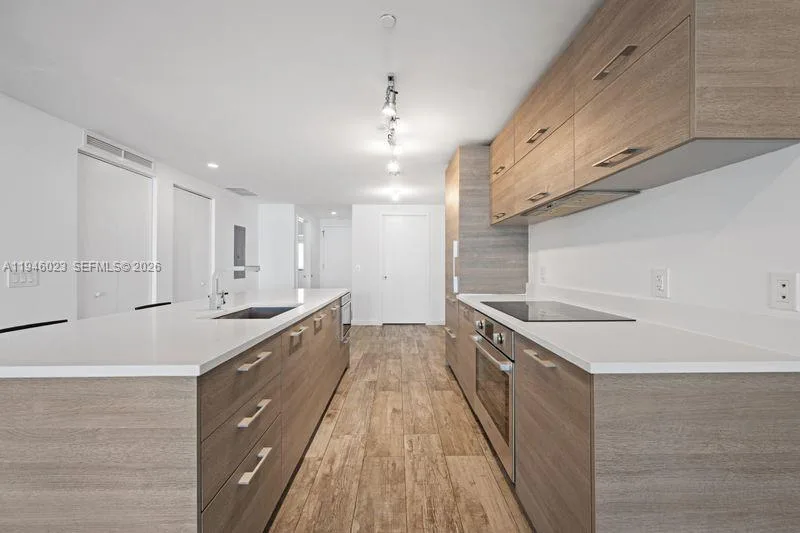 650 NE 32nd St # 602, Miami, FL 33137 photo 9